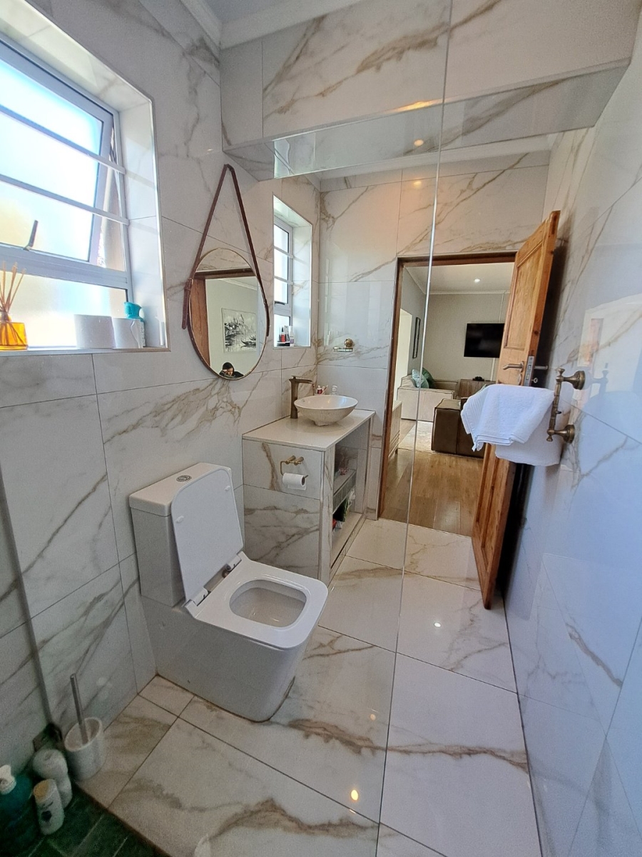 4 Bedroom Property for Sale in Lansdowne Western Cape
